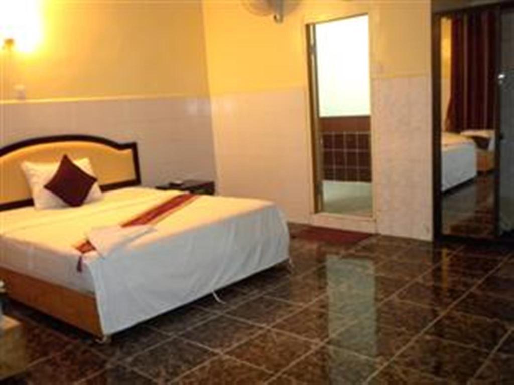 Golden Boat Guesthouse Phnom-Penh Buitenkant foto