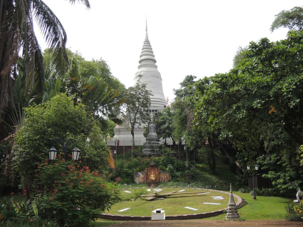 Golden Boat Guesthouse Phnom-Penh Buitenkant foto