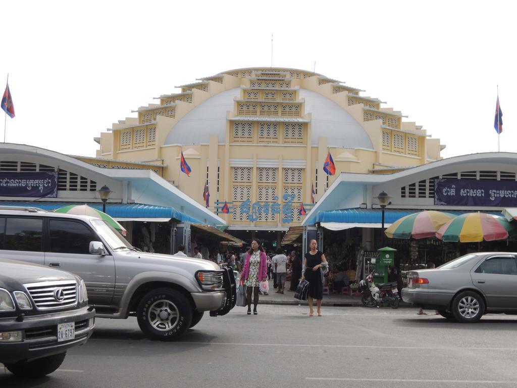 Golden Boat Guesthouse Phnom-Penh Buitenkant foto