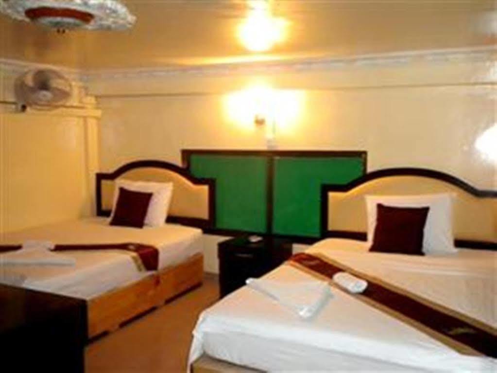 Golden Boat Guesthouse Phnom-Penh Buitenkant foto