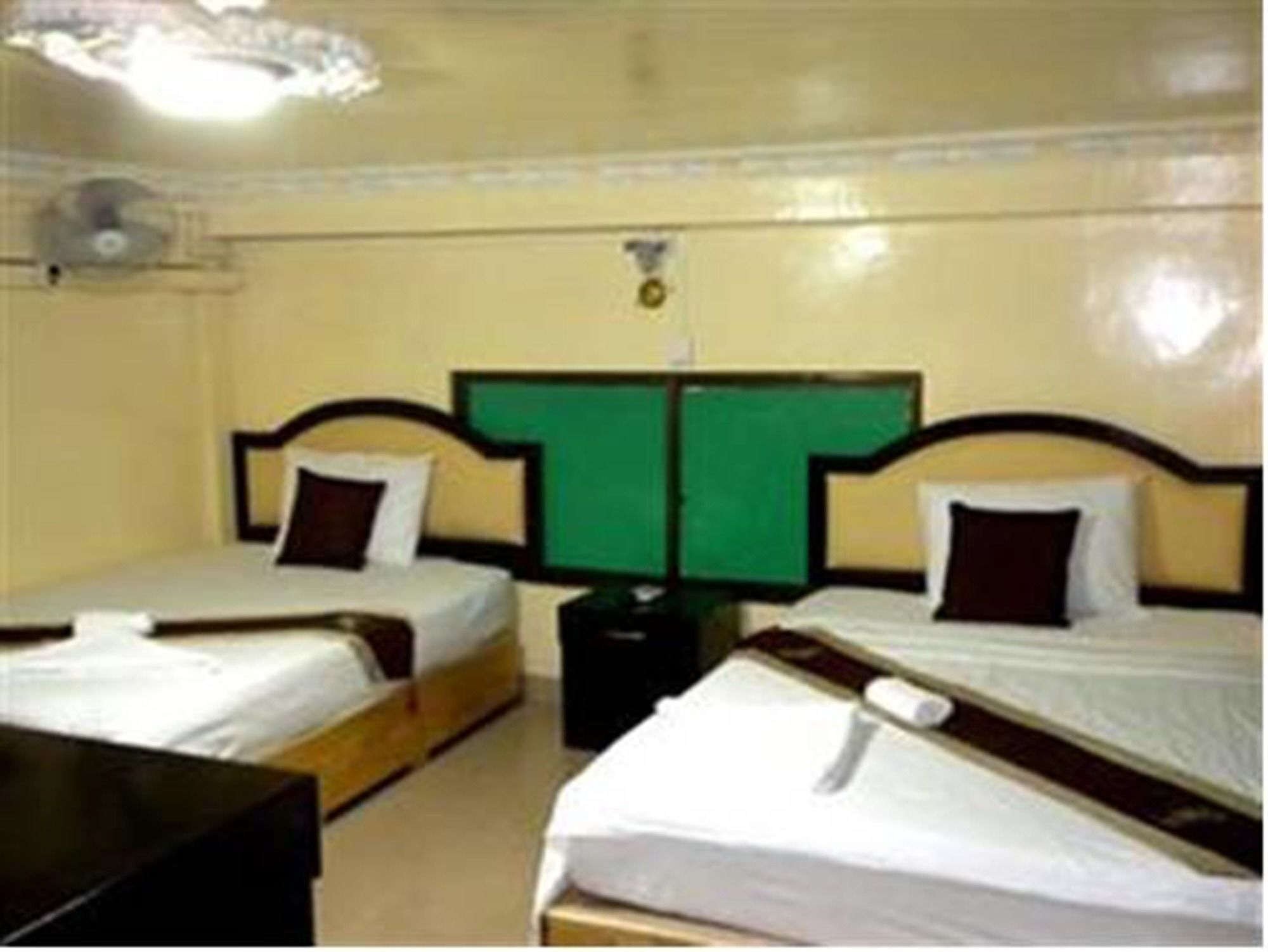 Golden Boat Guesthouse Phnom-Penh Buitenkant foto