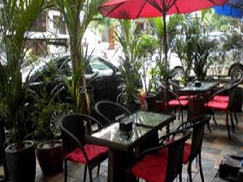 Golden Boat Guesthouse Phnom-Penh Buitenkant foto