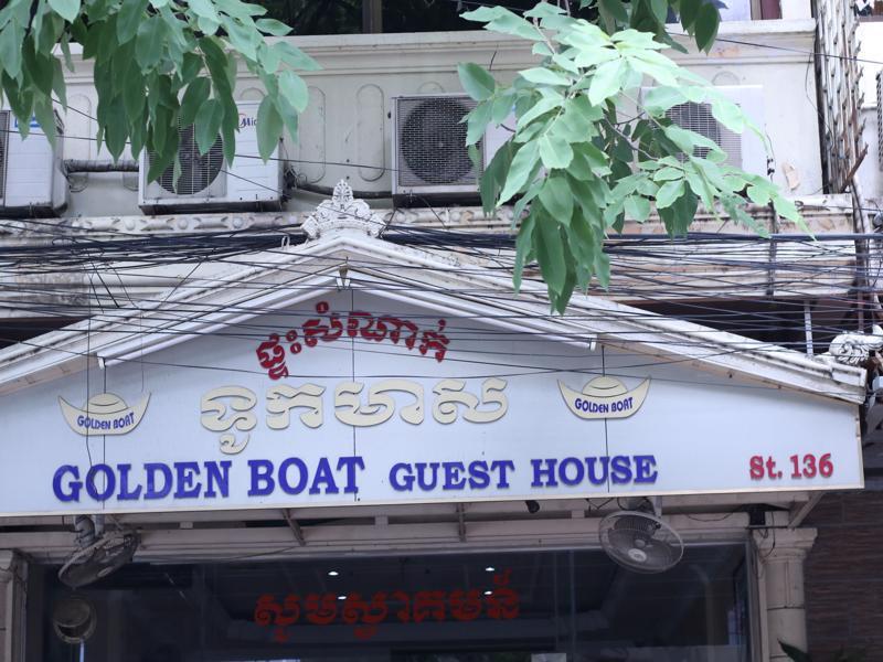 Golden Boat Guesthouse Phnom-Penh Buitenkant foto